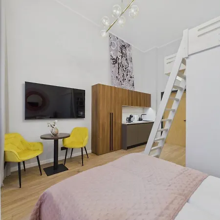 Affordable Old Town Loft Рига